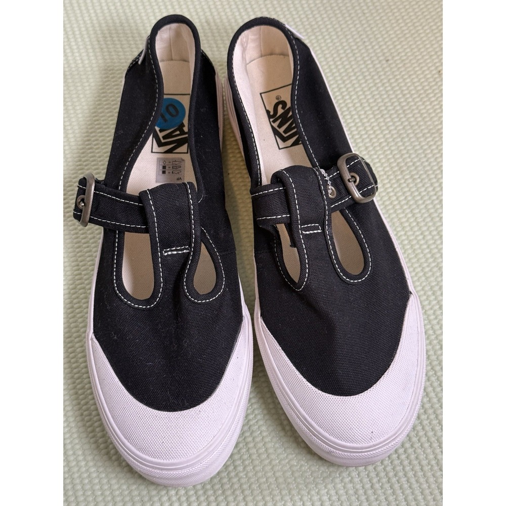 Vans style 93 Mary Jane sneakers Women's  size 10 Black/White Canvas Buckle